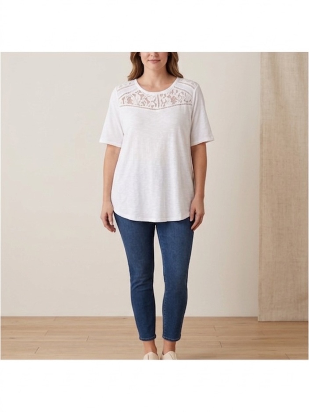 OSO Casuals White Lace Yoke Short Sleeve Top. Size M